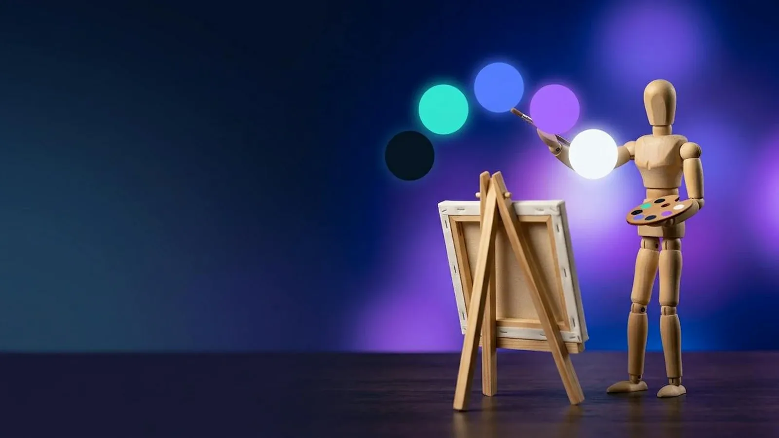 Branding para empresas: muñeco de madera con paleta y pincel compone círculos de color flotantes frente a un caballete.